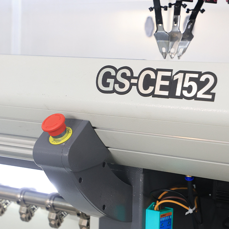ماكينة حياكة الياقات ذات النظام الواحد GS-CE152 مقاس 52 بوصة